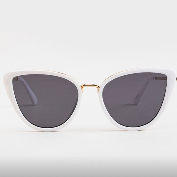 Sherri Oversized Cat Eye Sunflower in White - Picture 3 of 4